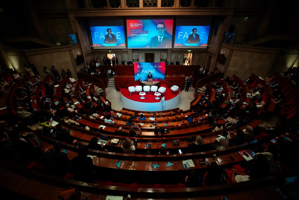 amphiteatre du CESE lors de la journée Refaire société organisée par le groupe SOS et l'impact tank