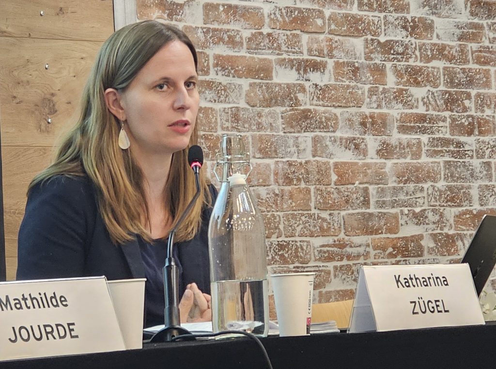 Katharina Zügel   FID 
Forum sur l’information et la démocratie
